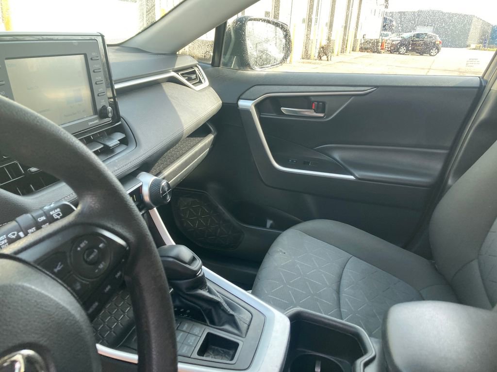 Used 2022 Toyota RAV4 XLE image 15