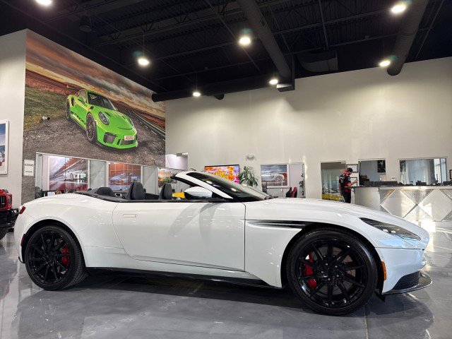 Used 2019 Aston Martin DB11 Volante image 30