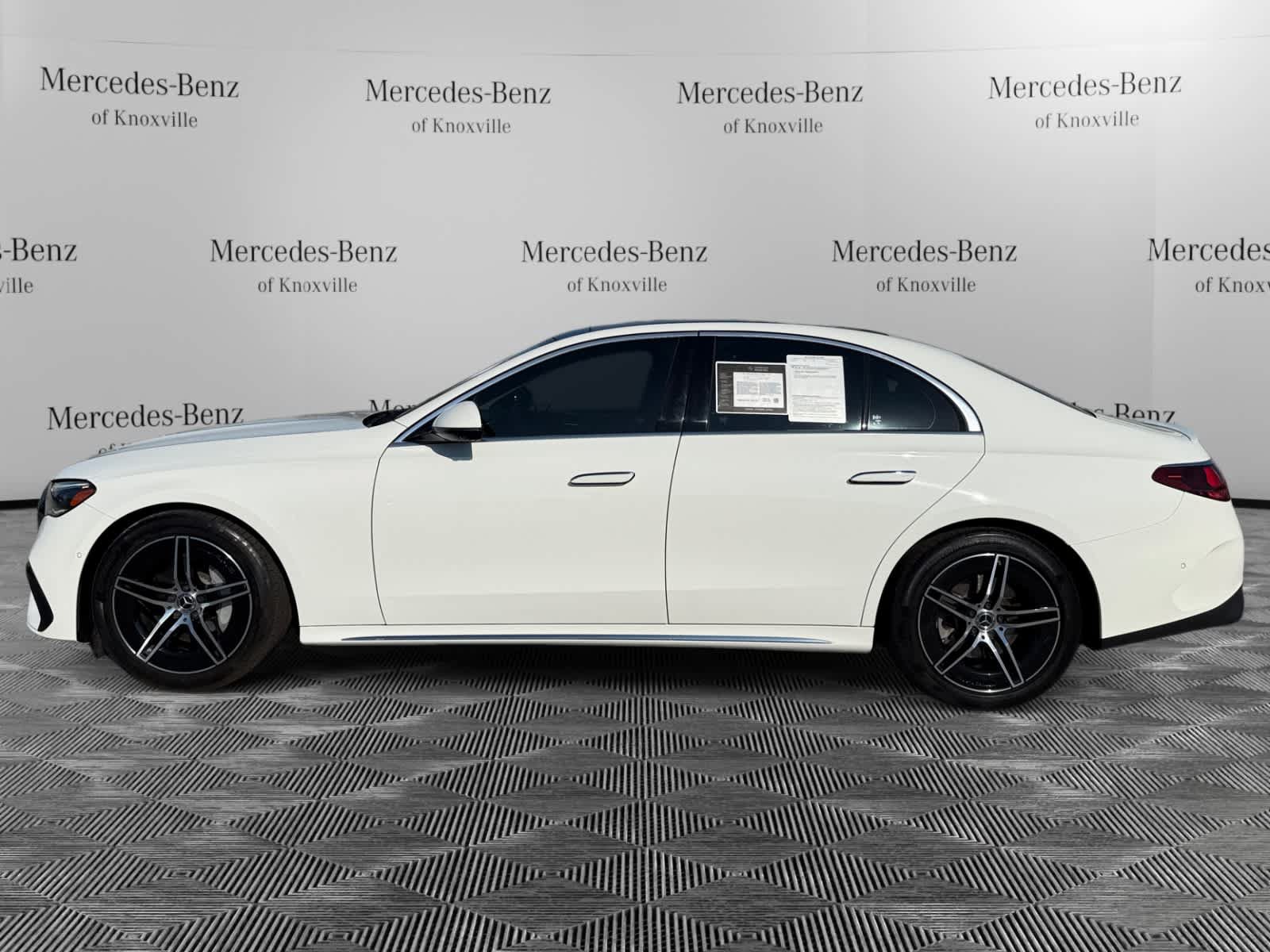 Used 2025 Mercedes-Benz E 350 Sedan image 2