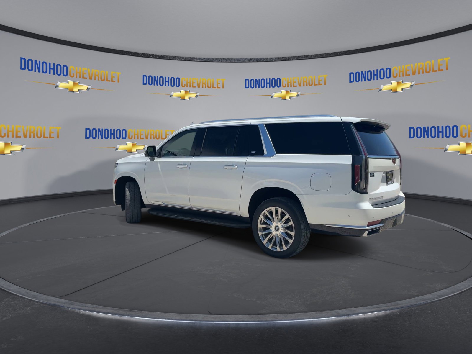 Used 2023 Cadillac Escalade ESV Premium Luxury RWD image 9