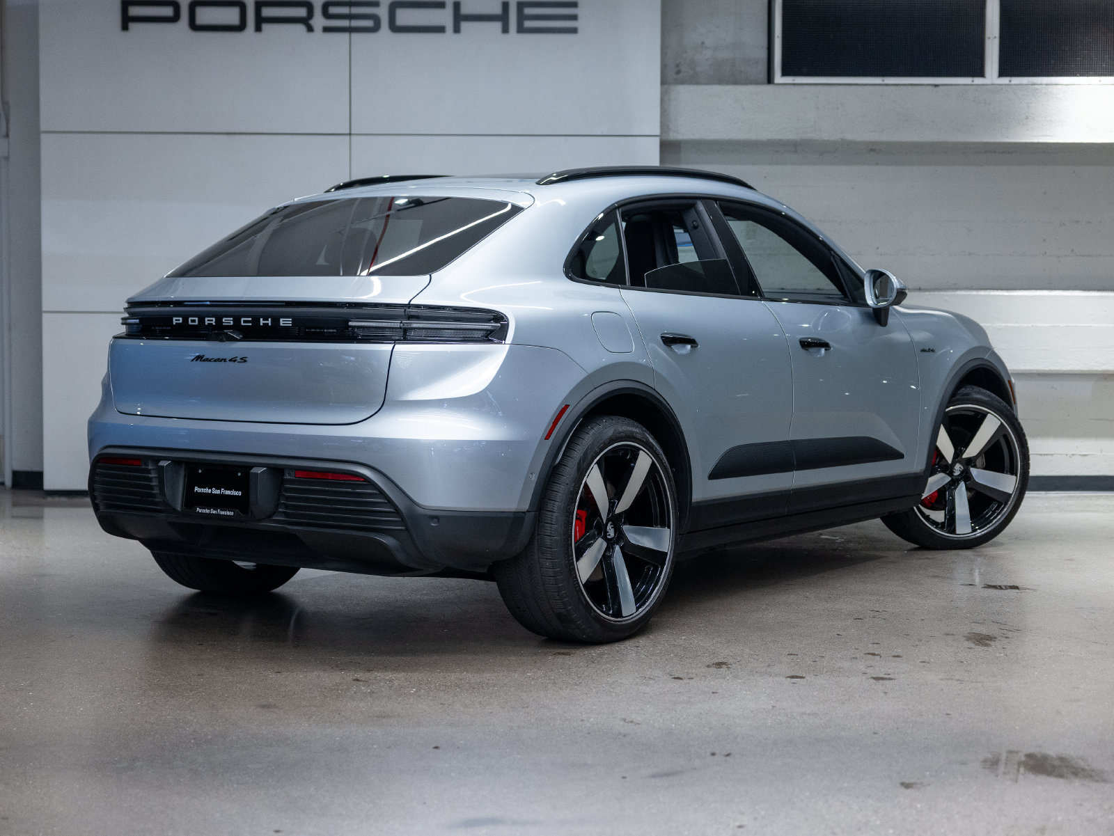 Certified 2025 Porsche Macan 4S Electric AWD/4WD image 24