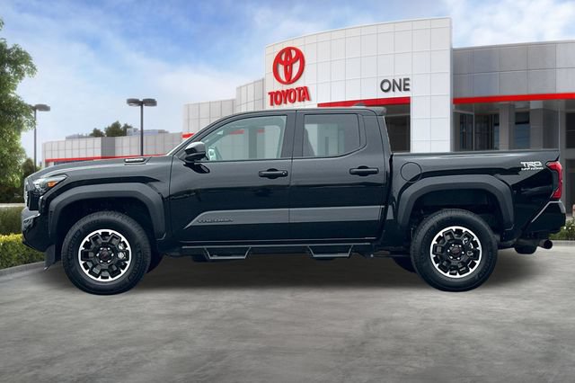Certified 2025 Toyota Tacoma TRD Off-Road AWD/4WD image 9