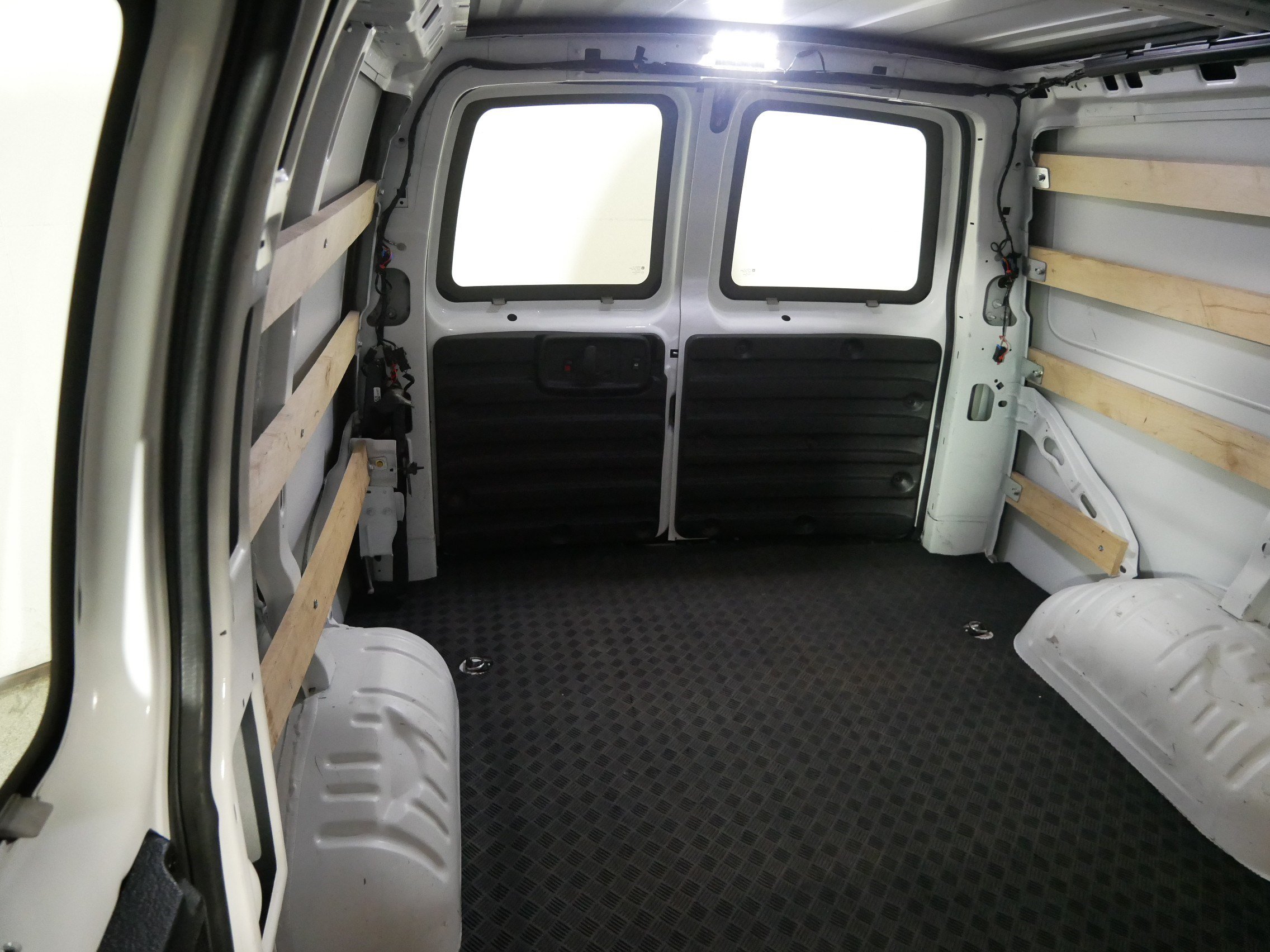 Used 2025 Chevrolet Express 2500 w/ Driver Convenience Package RWD image 13