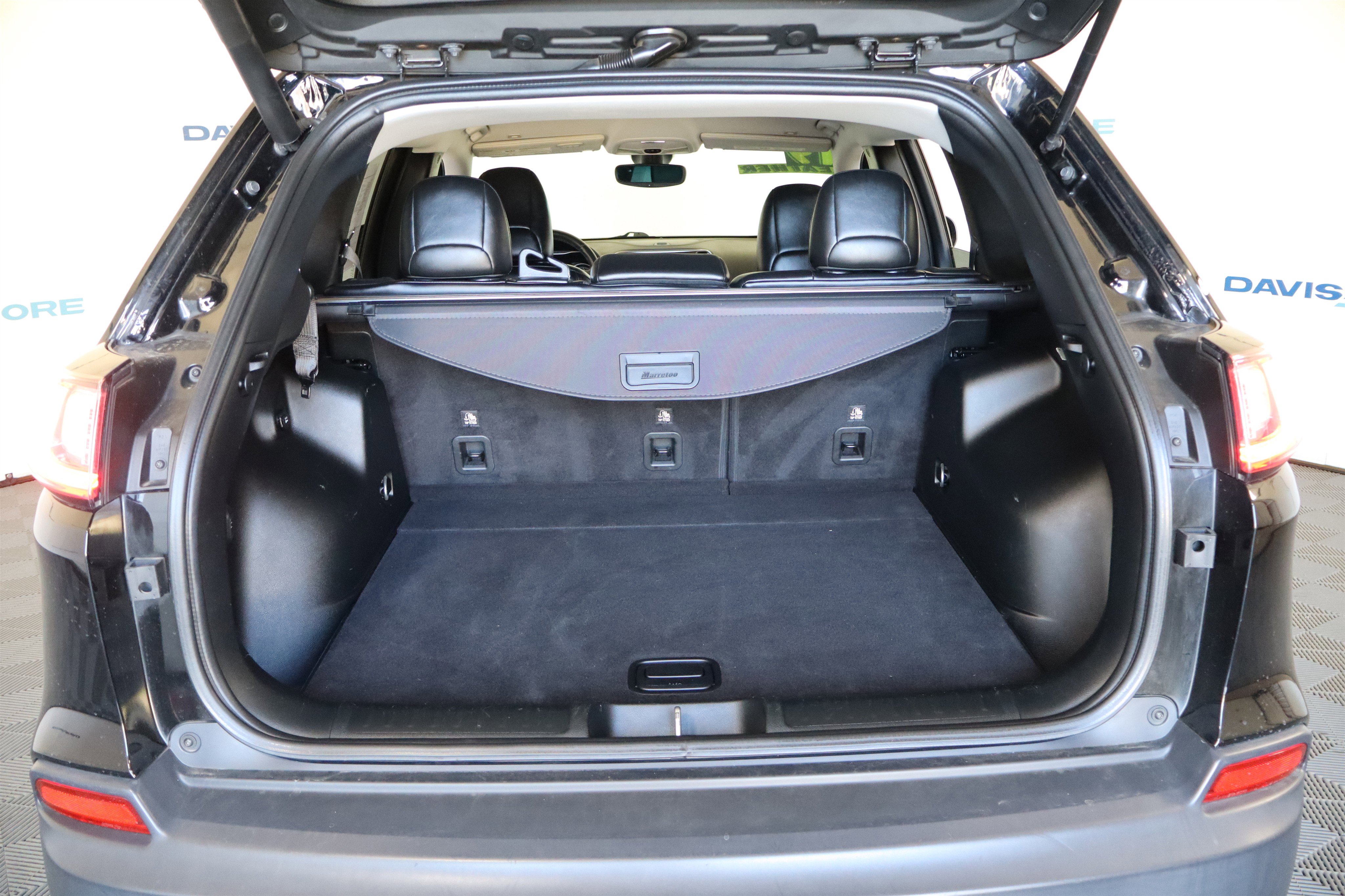 Used 2019 Jeep Cherokee Latitude Plus w/ Comfort/Convenience Group image 9