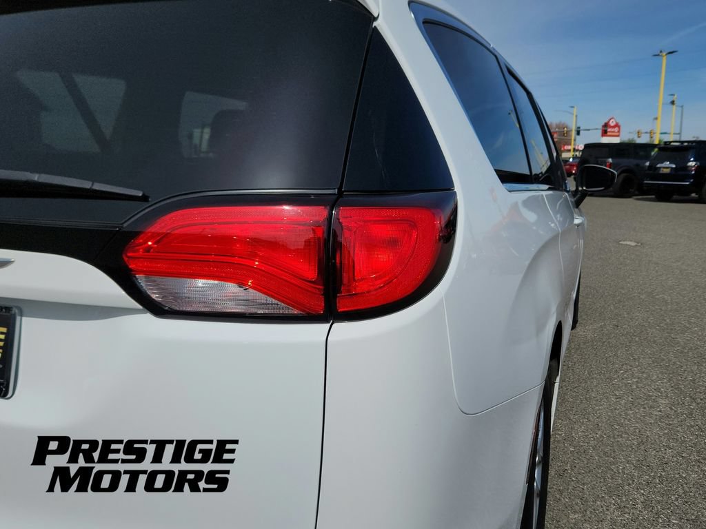 Used 2022 Chrysler Voyager LX FWD image 31