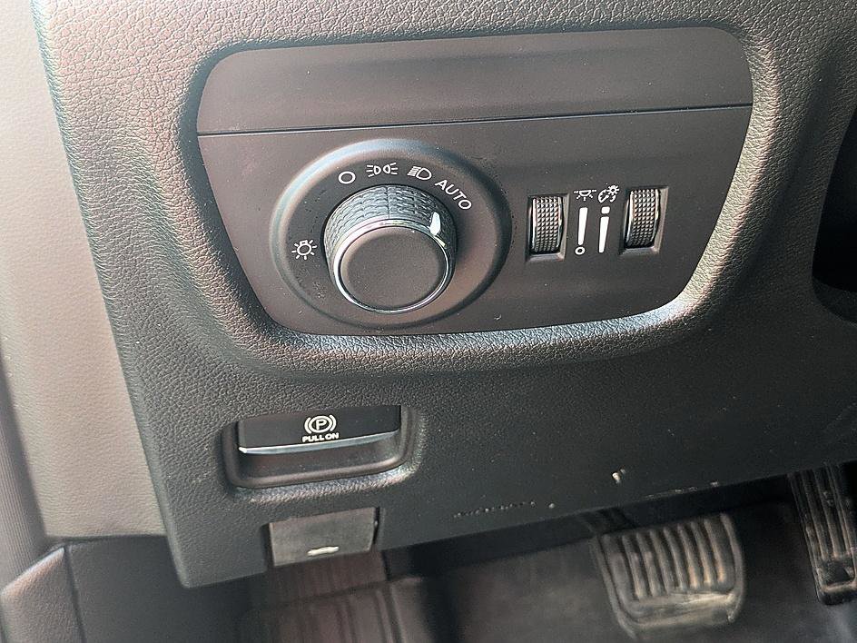 Used 2024 Jeep Grand Cherokee L Altitude image 17