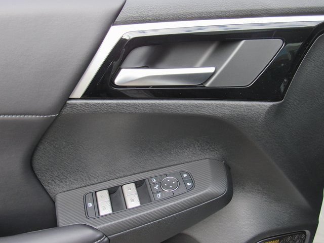 New 2026 Mitsubishi Outlander SE FWD image 11