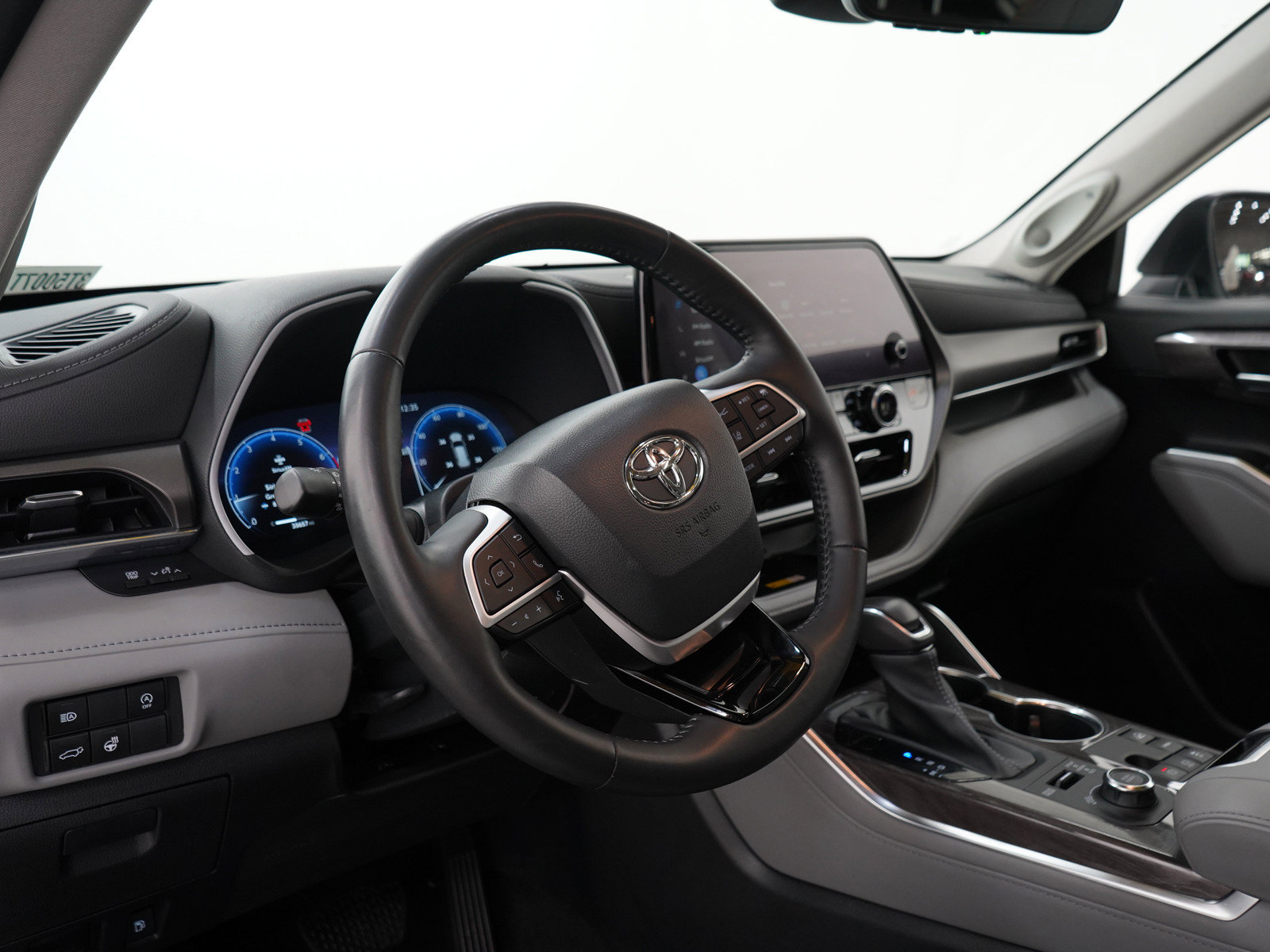 Used 2023 Toyota Highlander Limited AWD/4WD image 28