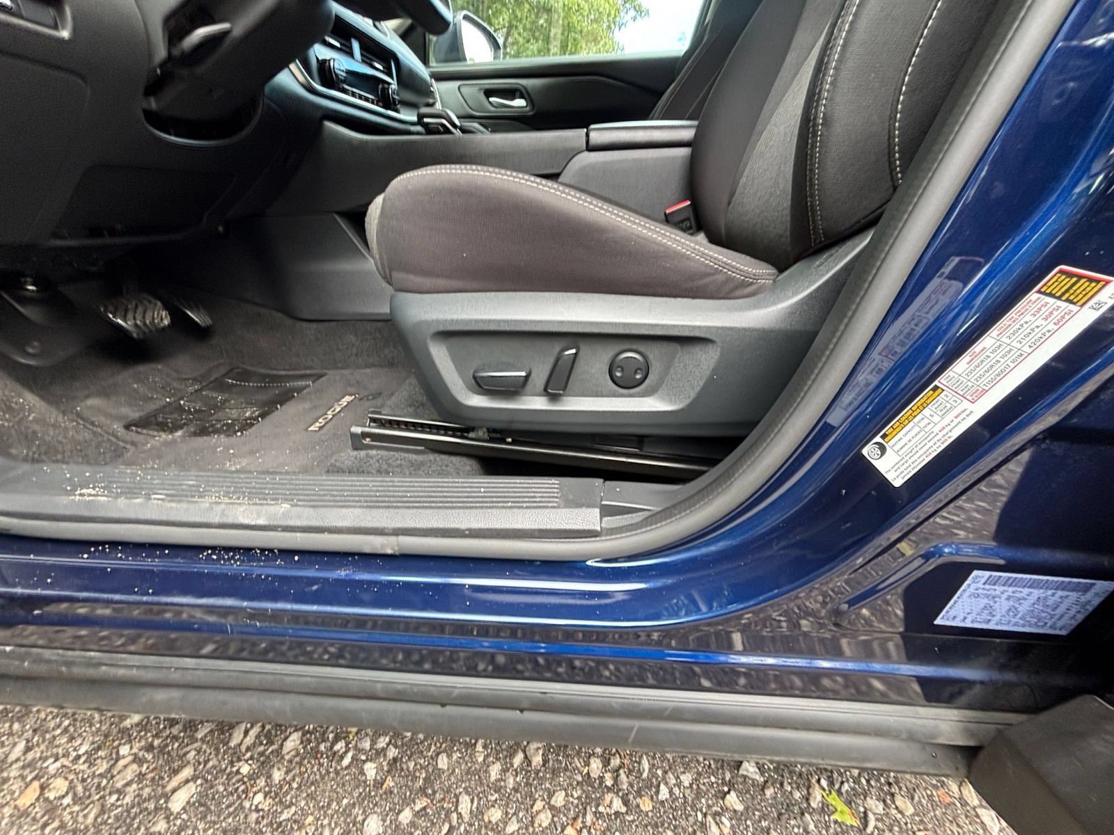 Used 2025 Nissan Rogue SV FWD image 22