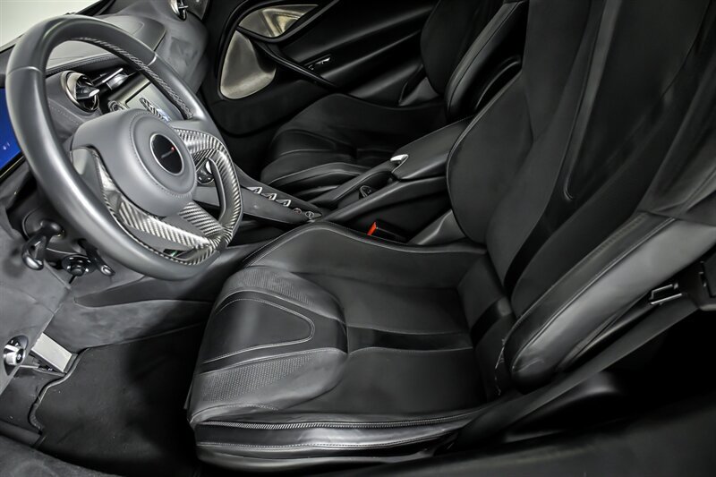 Used 2018 McLaren 720S RWD image 22