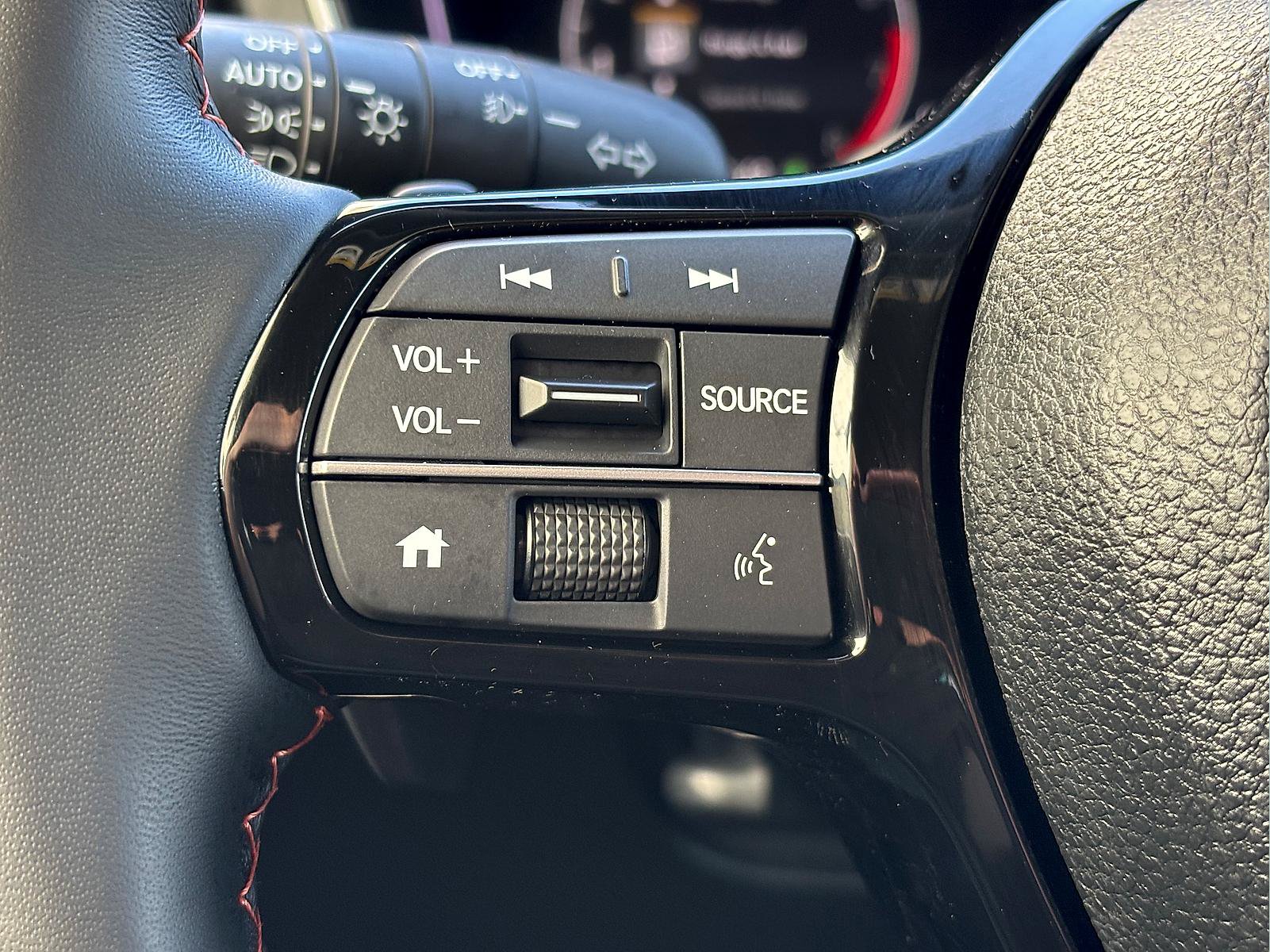 Certified 2025 Honda Pilot Sport image 30