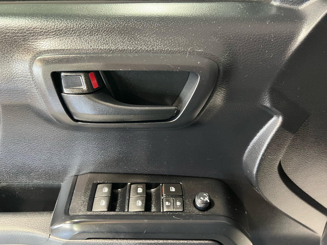 Used 2020 Toyota Tacoma SR image 22