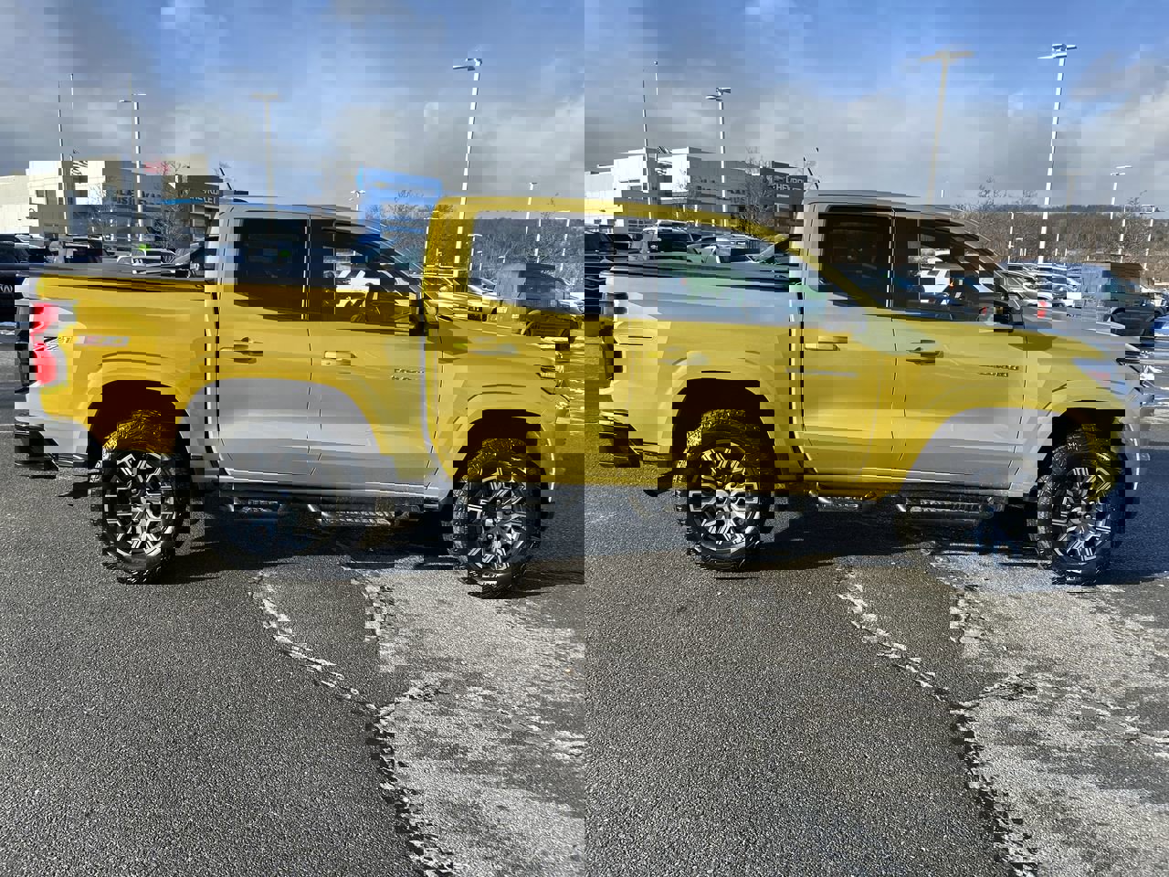 Used 2023 Chevrolet Colorado Z71 w/ Z71 Convenience Package 2 image 8