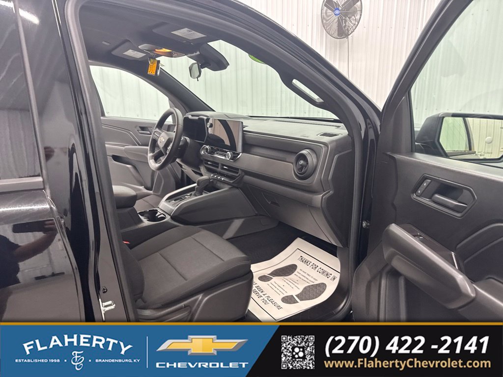 Used 2025 Chevrolet Colorado W/T w/ Advanced Trailering Package AWD/4WD image 13