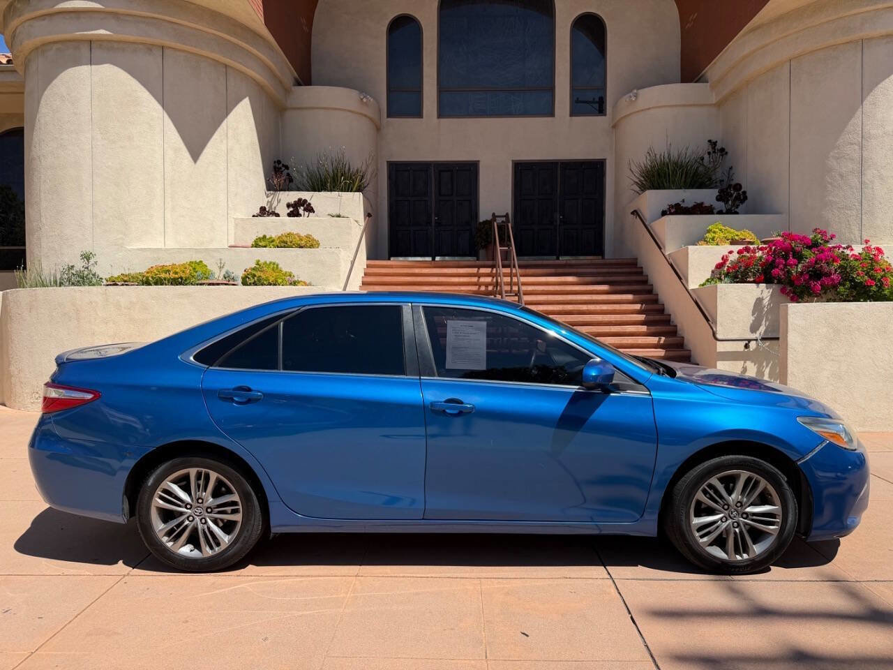 Used 2017 Toyota Camry SE FWD image 5