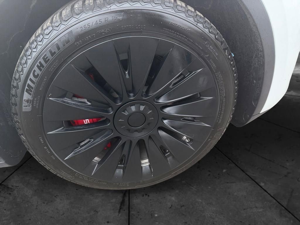 Used 2023 Tesla Model Y Long Range image 27