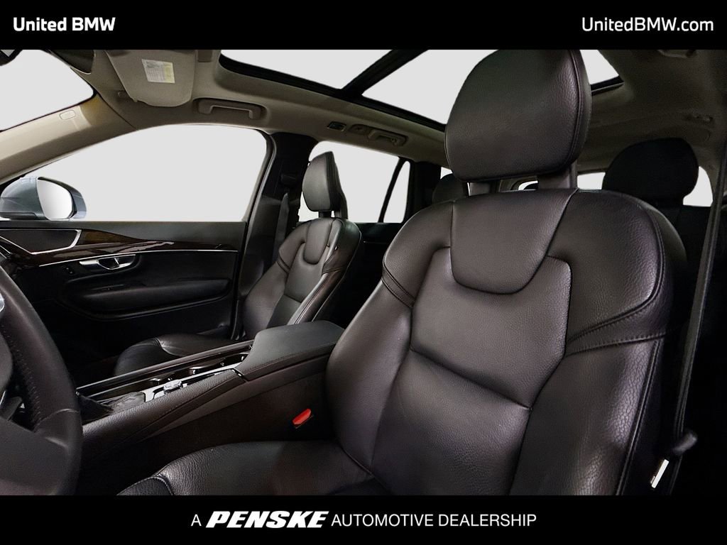 Used 2019 Volvo XC60 T5 Momentum w/ Multimedia Package image 5