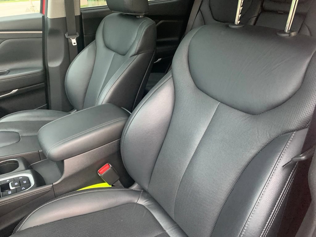 Used 2020 Hyundai Santa Fe SEL w/ Convenience + Premium Package AWD/4WD image 12