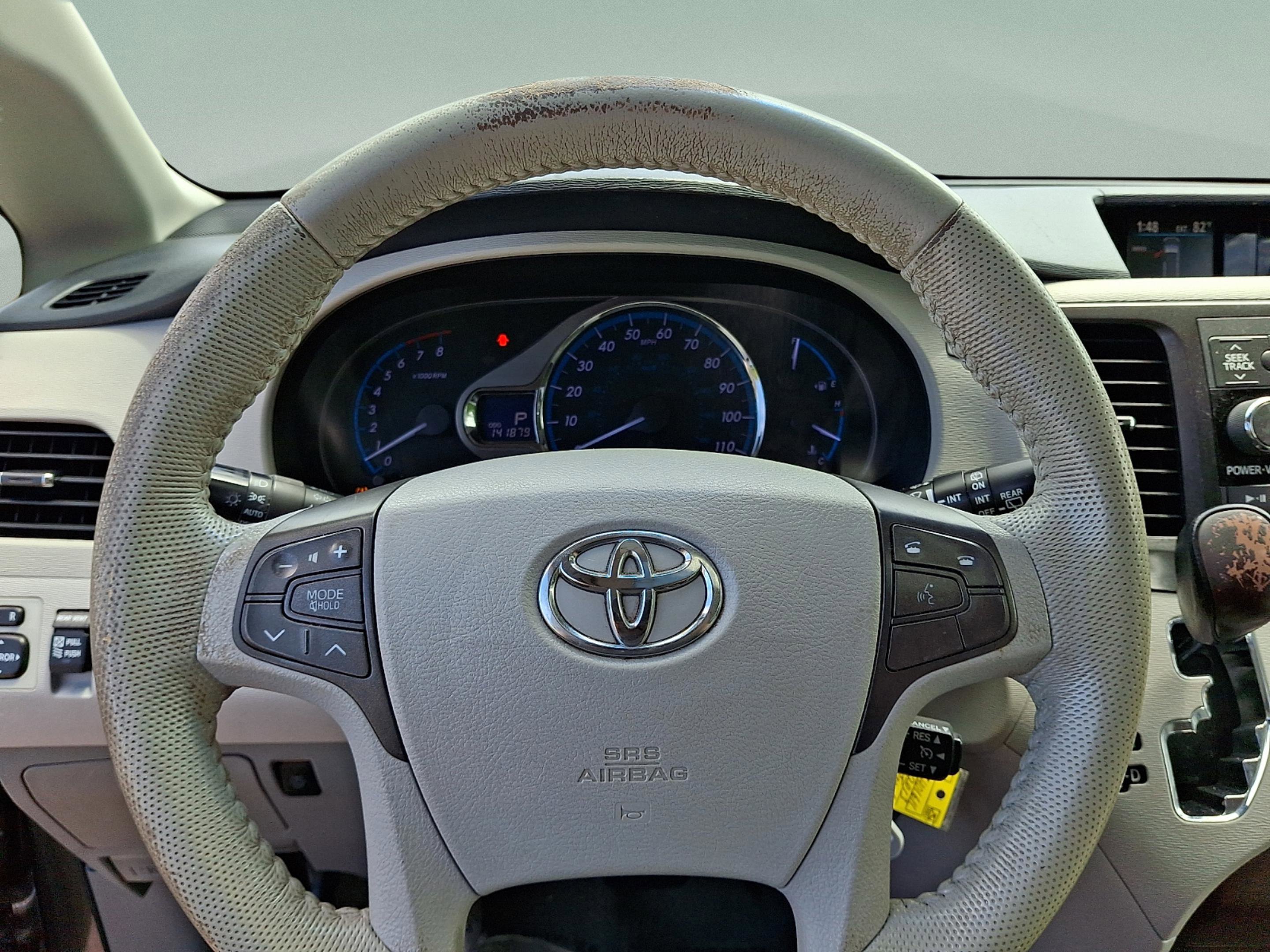 Used 2013 Toyota Sienna XLE FWD image 16