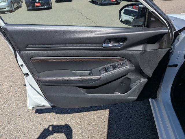 Used 2021 Nissan Altima 2.5 SR w/ SR Premium Package image 9