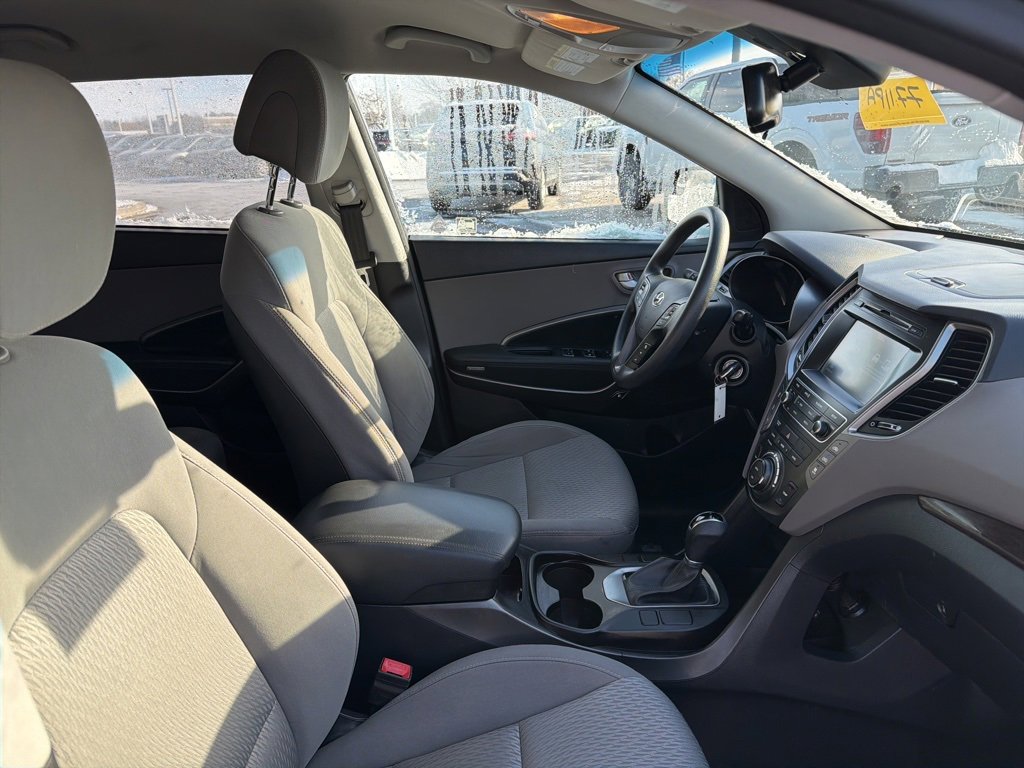 Used 2017 Hyundai Santa Fe SE image 20