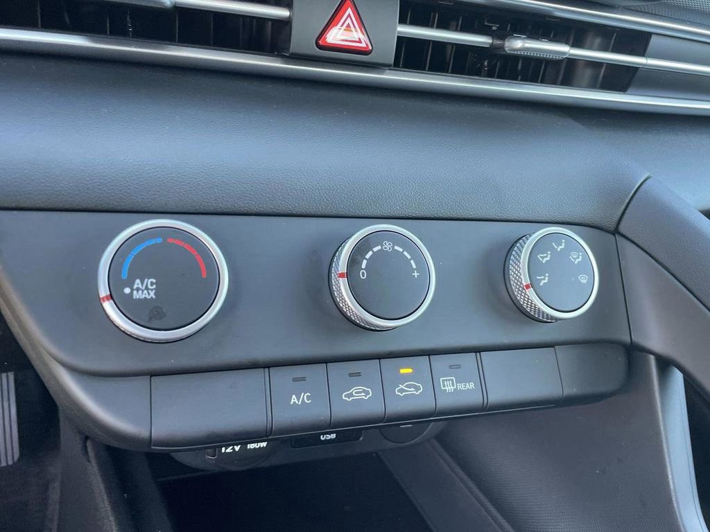 Certified 2024 Hyundai Elantra SE FWD image 25