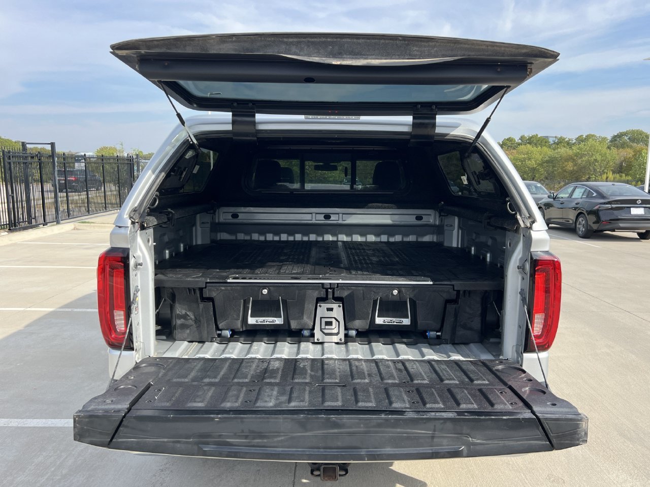 Used 2020 GMC Sierra 1500 SLT RWD image 9