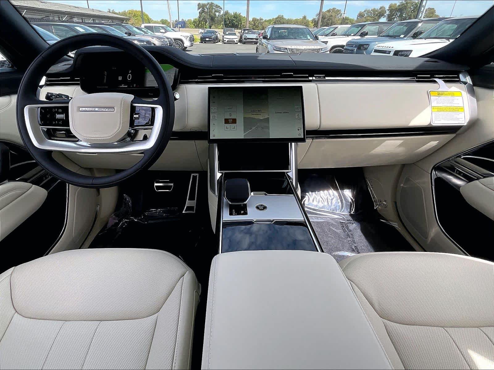 New 2026 Land Rover Range Rover Long Wheelbase SE AWD/4WD image 7