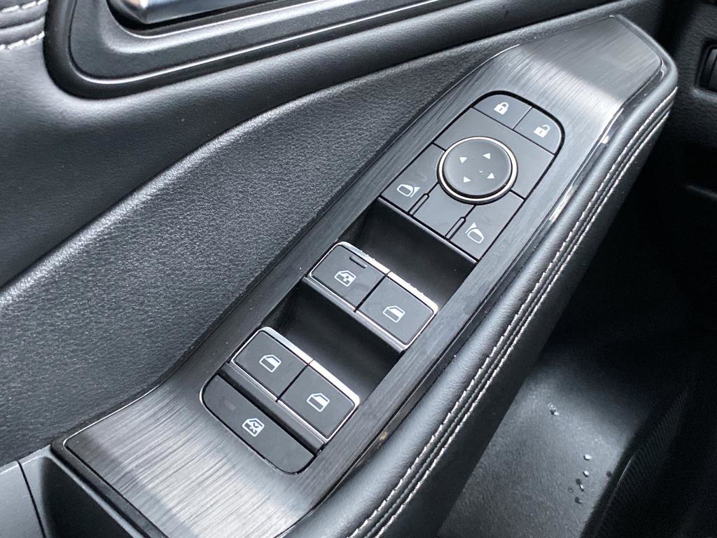 Used 2025 Nissan Rogue SL w/ SL Premium Package image 29