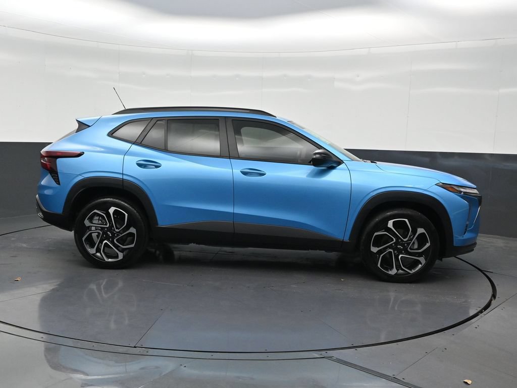 Used 2025 Chevrolet Trax RS w/ Sunroof Package FWD image 7
