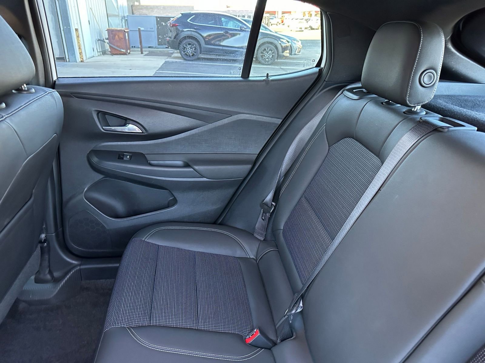 Used 2025 Buick Envista Preferred image 36