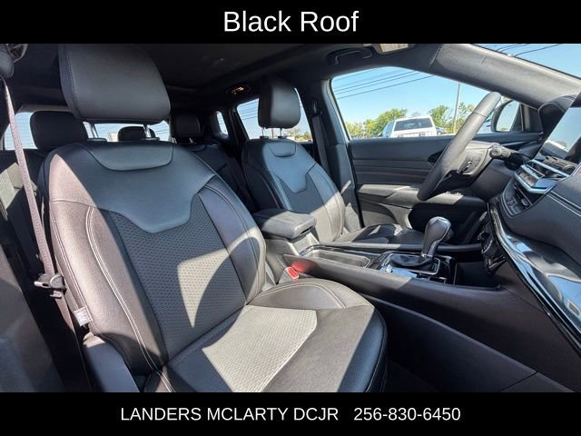 Used 2024 Jeep Compass Latitude w/ Sun and Sound Group AWD/4WD image 11