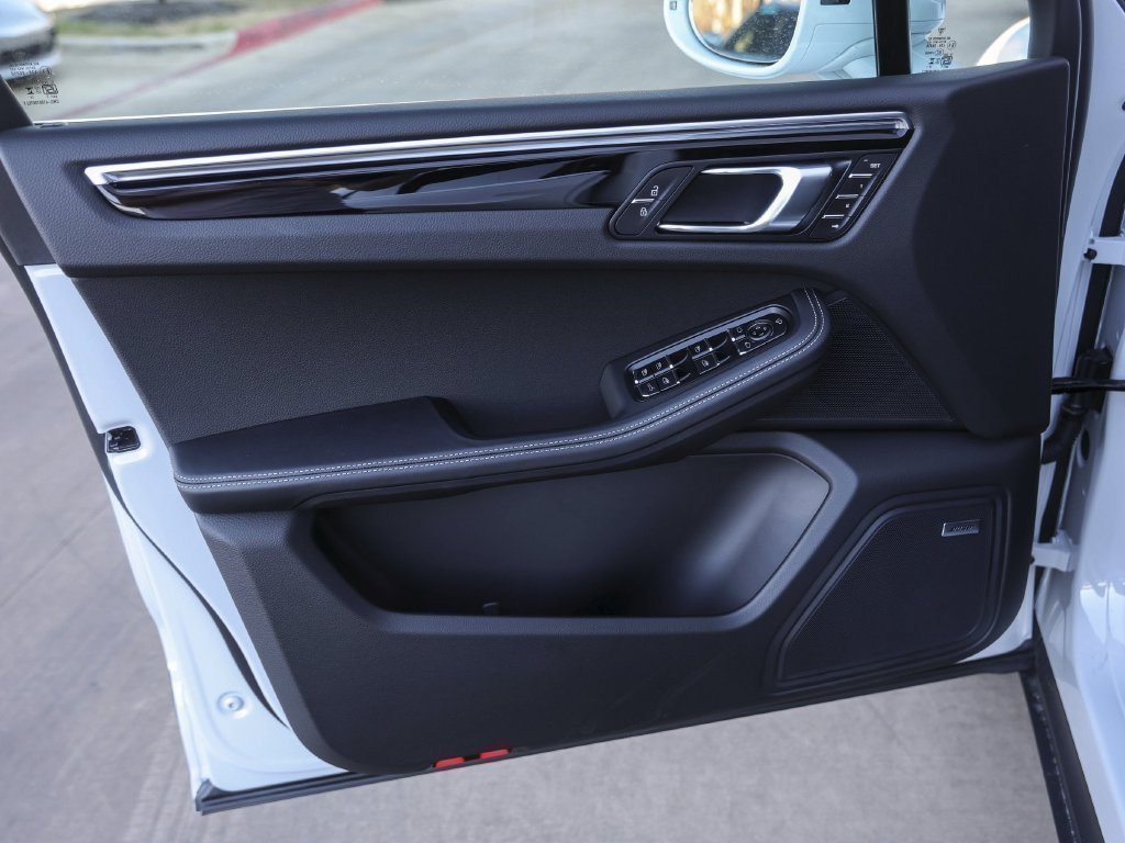 Certified 2026 Porsche Macan S AWD/4WD image 33