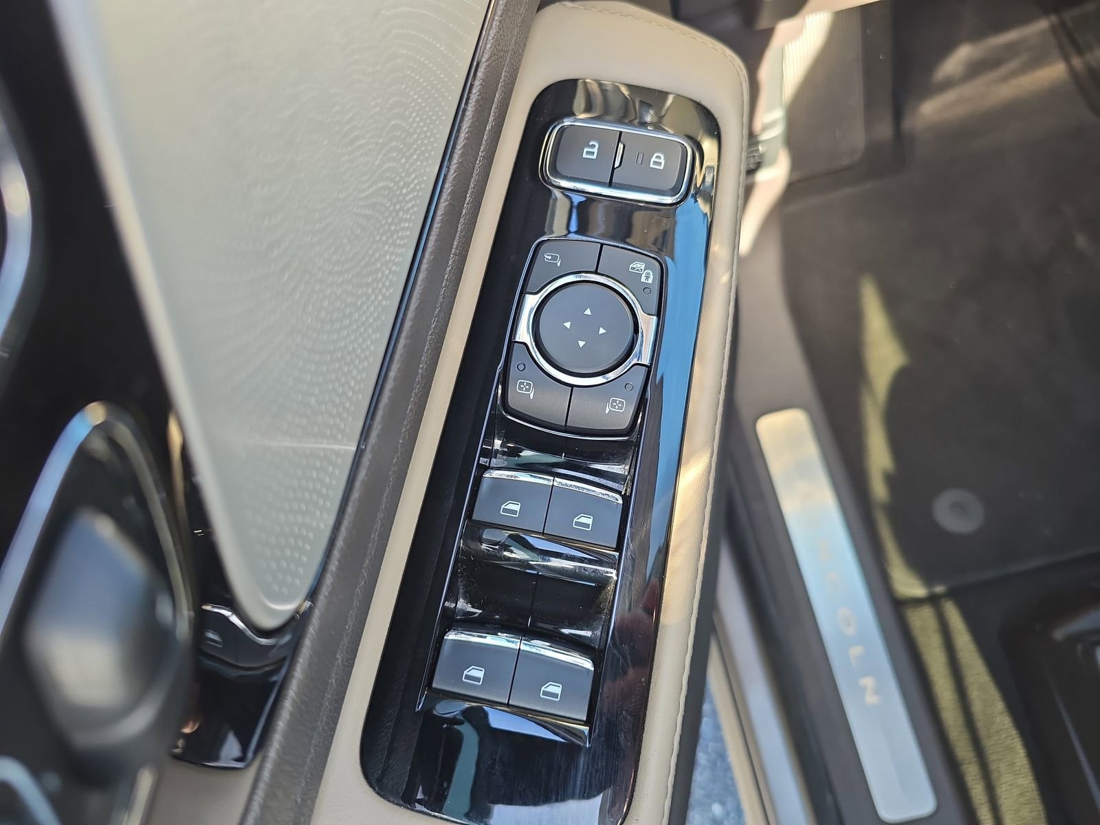 Used 2020 Lincoln Aviator Reserve w/ Equipment Group 202A image 15