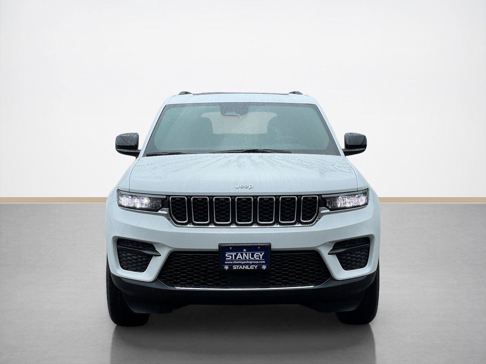 New 2025 Jeep Grand Cherokee Laredo X RWD image 2