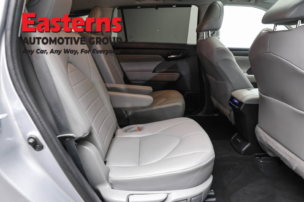 Used 2021 Toyota Highlander XLE FWD image 27