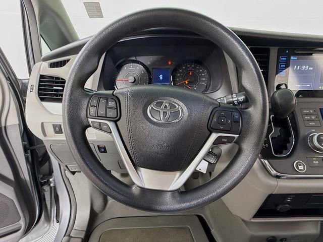Used 2017 Toyota Sienna LE FWD image 10