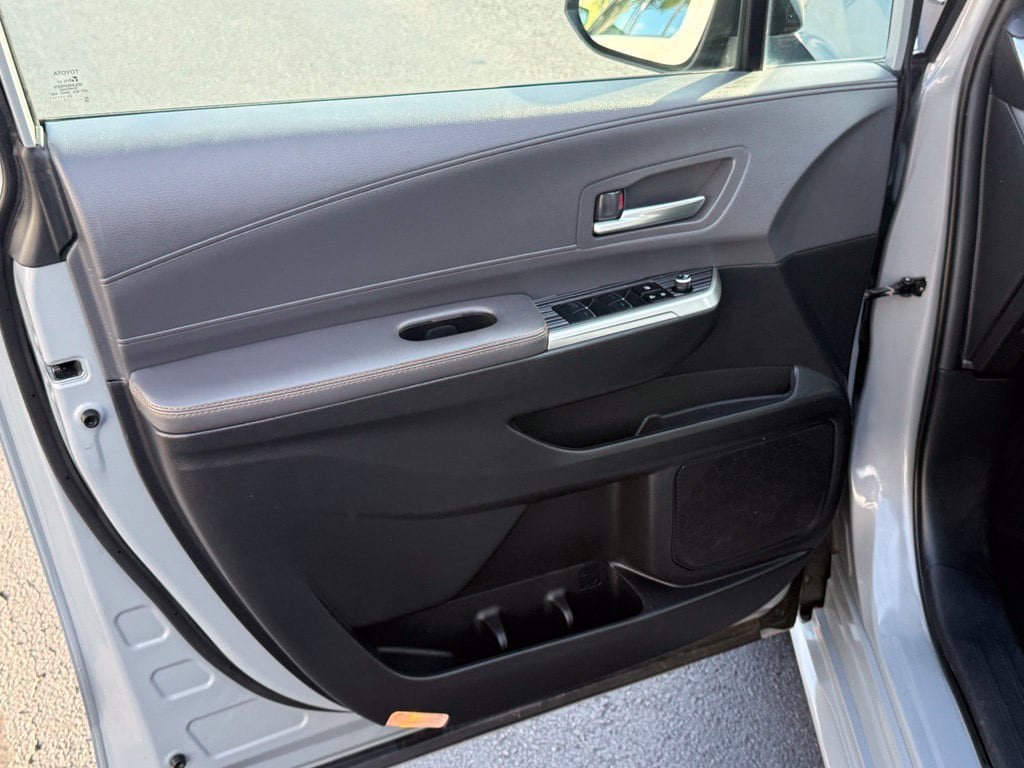 Certified 2023 Toyota Sienna XLE Woodland Edition AWD/4WD image 13