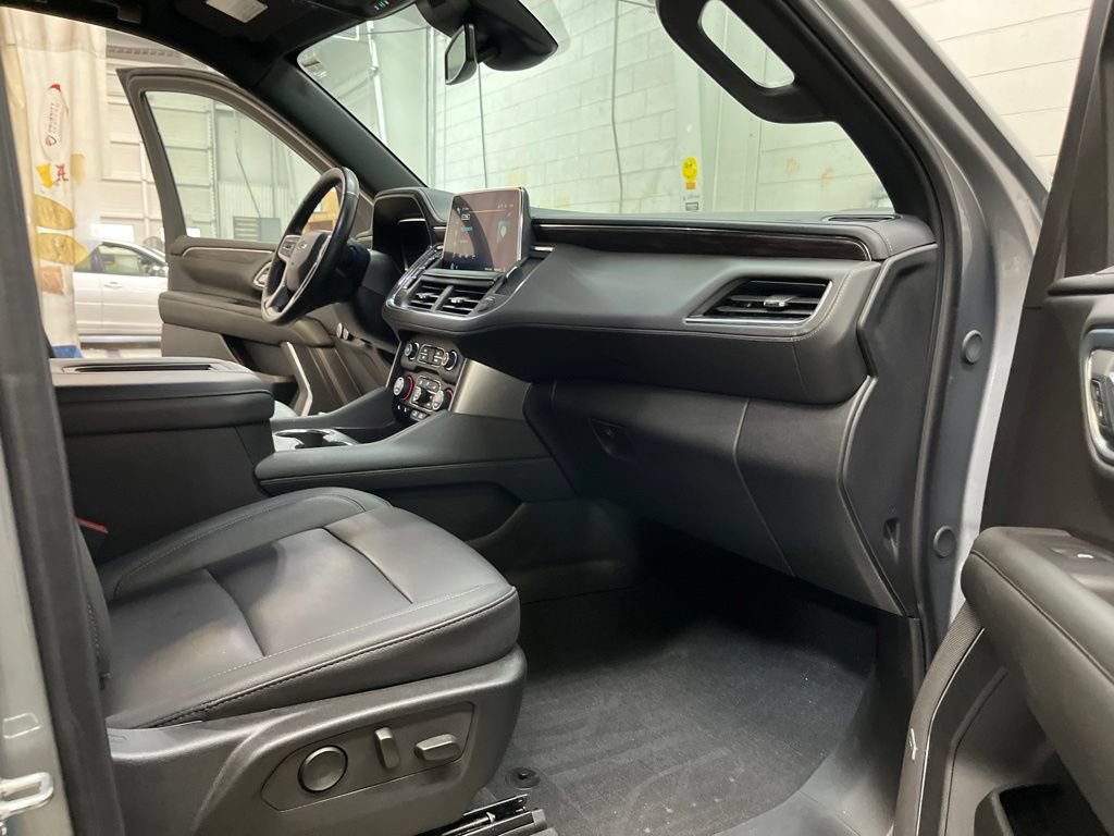 Used 2024 Chevrolet Tahoe Z71 w/ Luxury Package AWD/4WD image 32