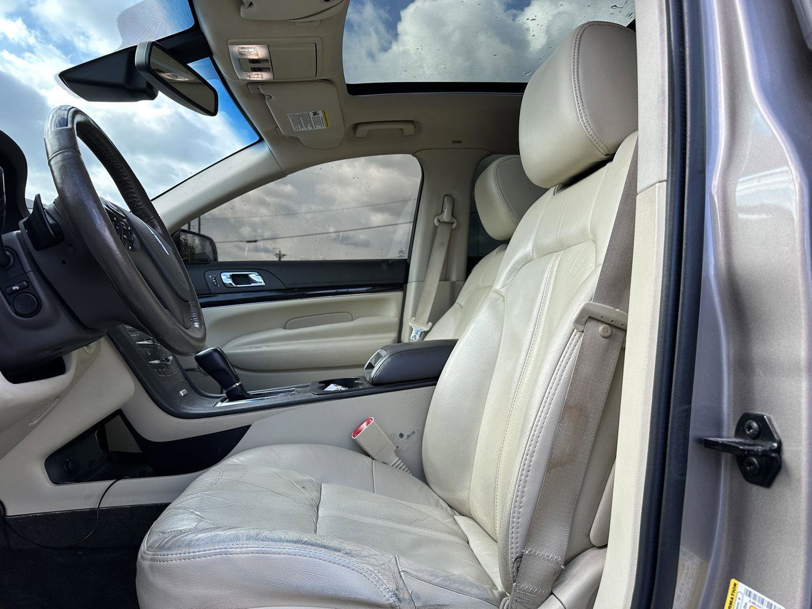 Used 2018 Lincoln MKT AWD image 11