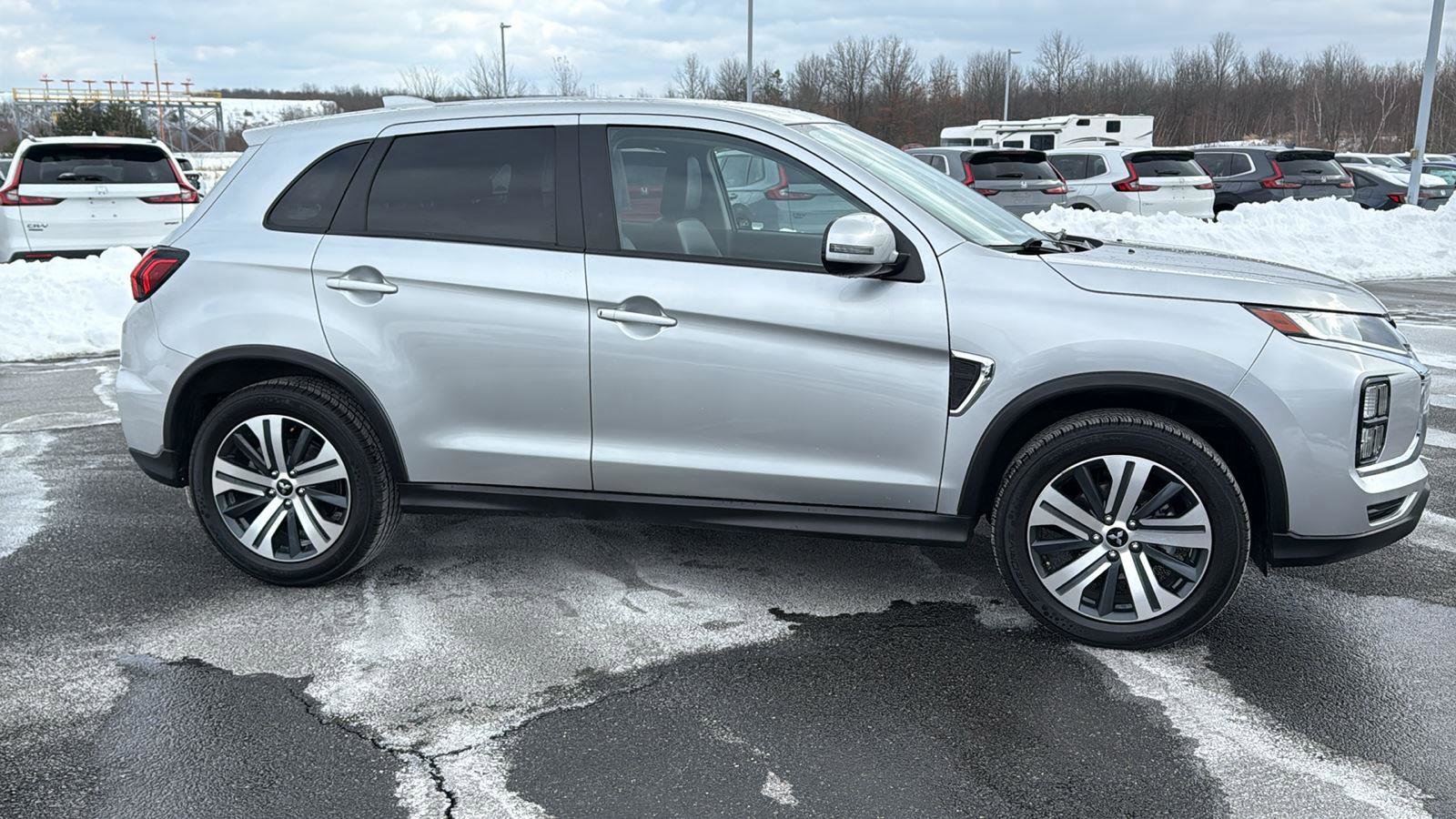 Used 2024 Mitsubishi Outlander Sport SE image 3