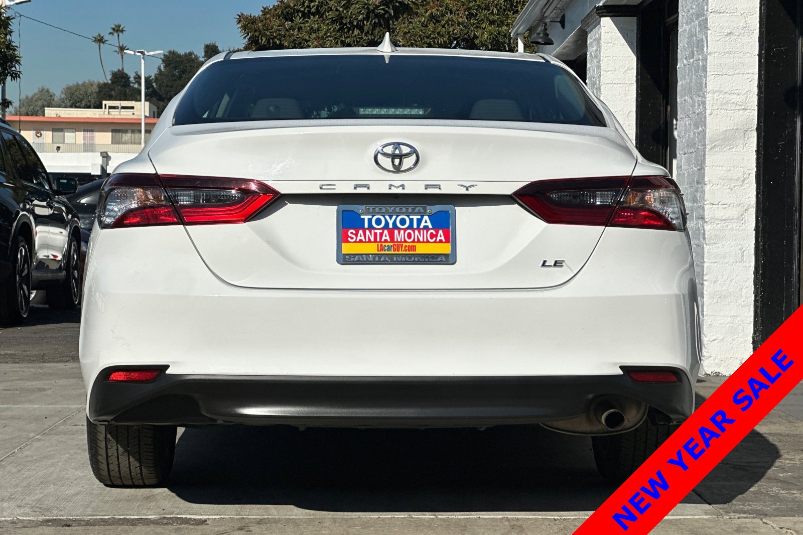 Used 2023 Toyota Camry LE image 5