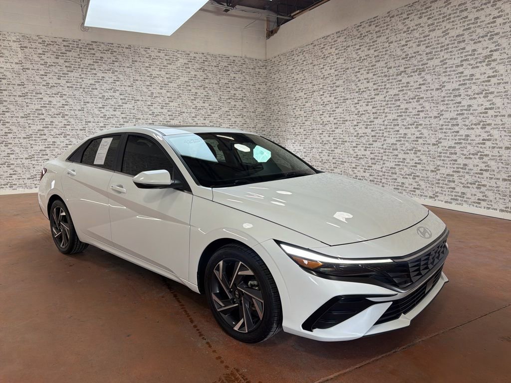 Certified 2024 Hyundai Elantra SEL w/ Convenience Package image 1