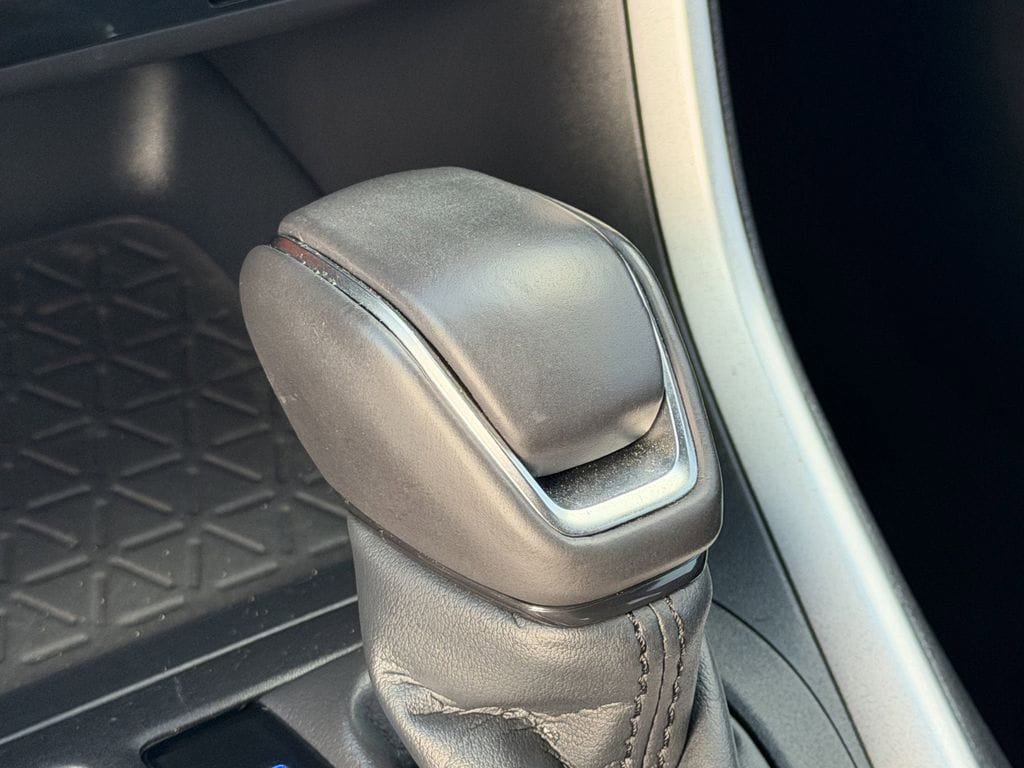 Used 2025 Toyota RAV4 XSE AWD/4WD image 20