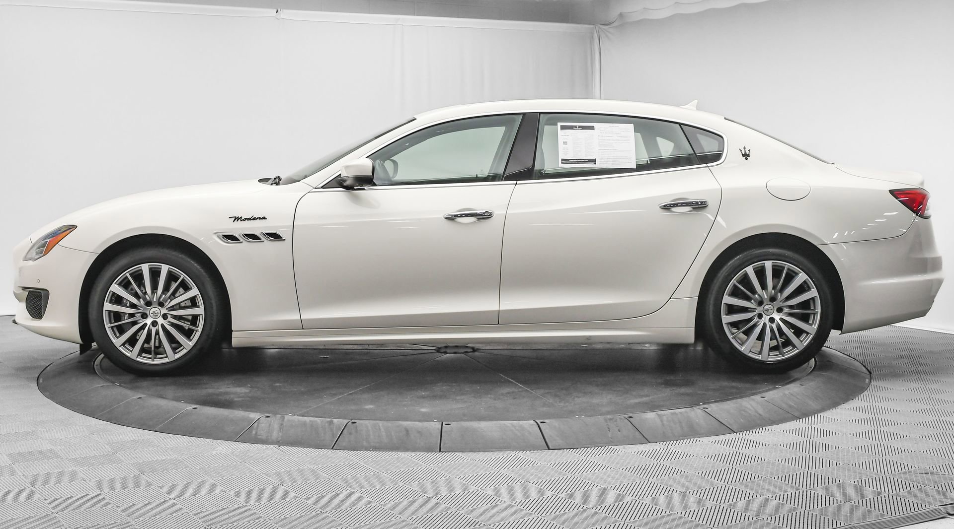 Used 2022 Maserati Quattroporte Modena Q4 image 4
