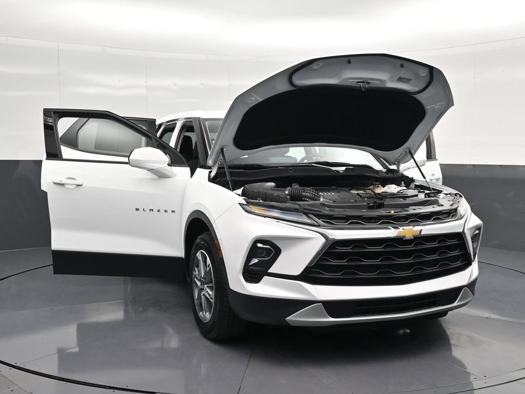 Used 2023 Chevrolet Blazer LT FWD image 36