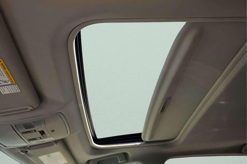 Used 2016 Toyota RAV4 Limited image 19