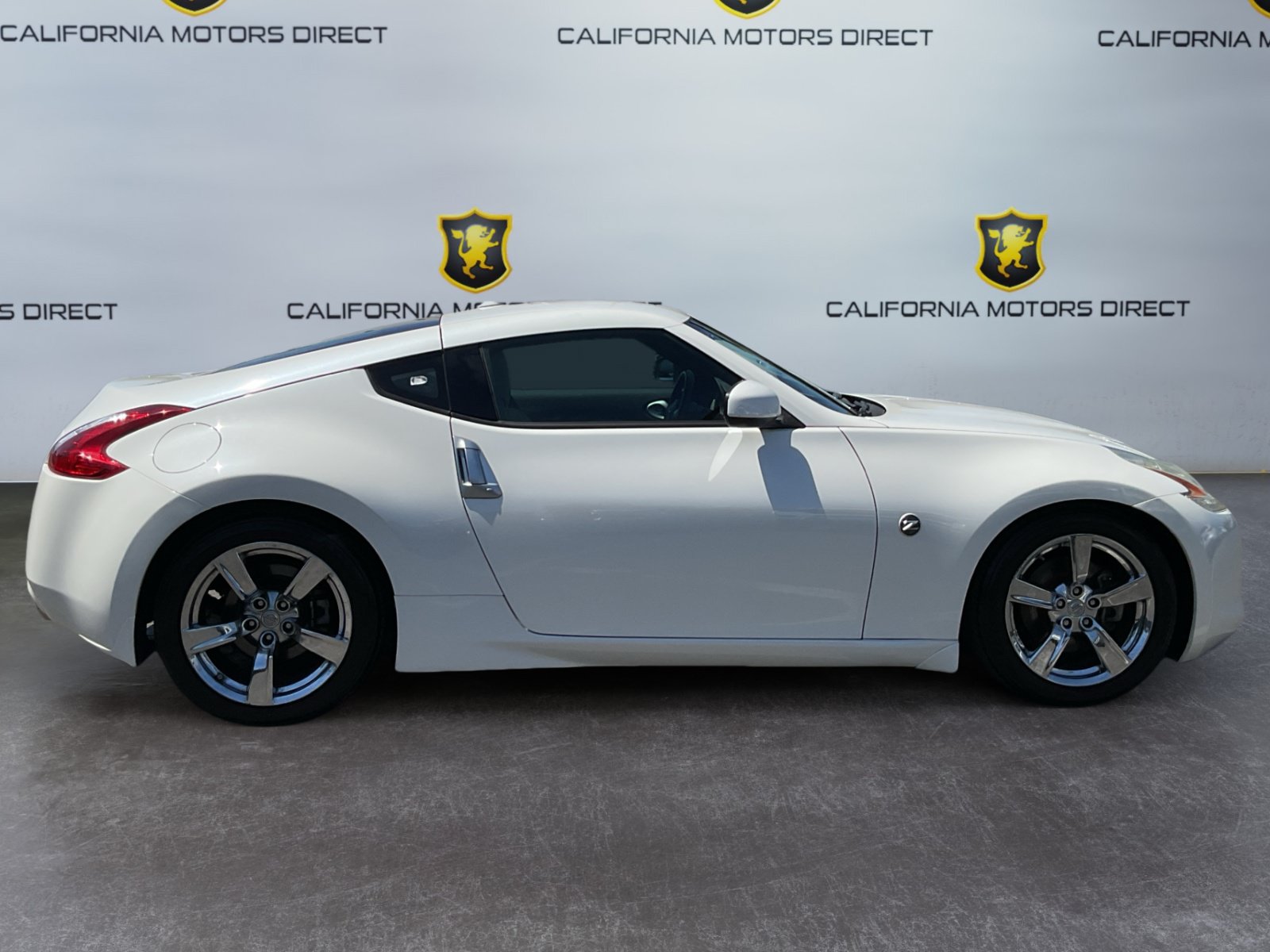Used 2009 Nissan 370Z Touring RWD image 4