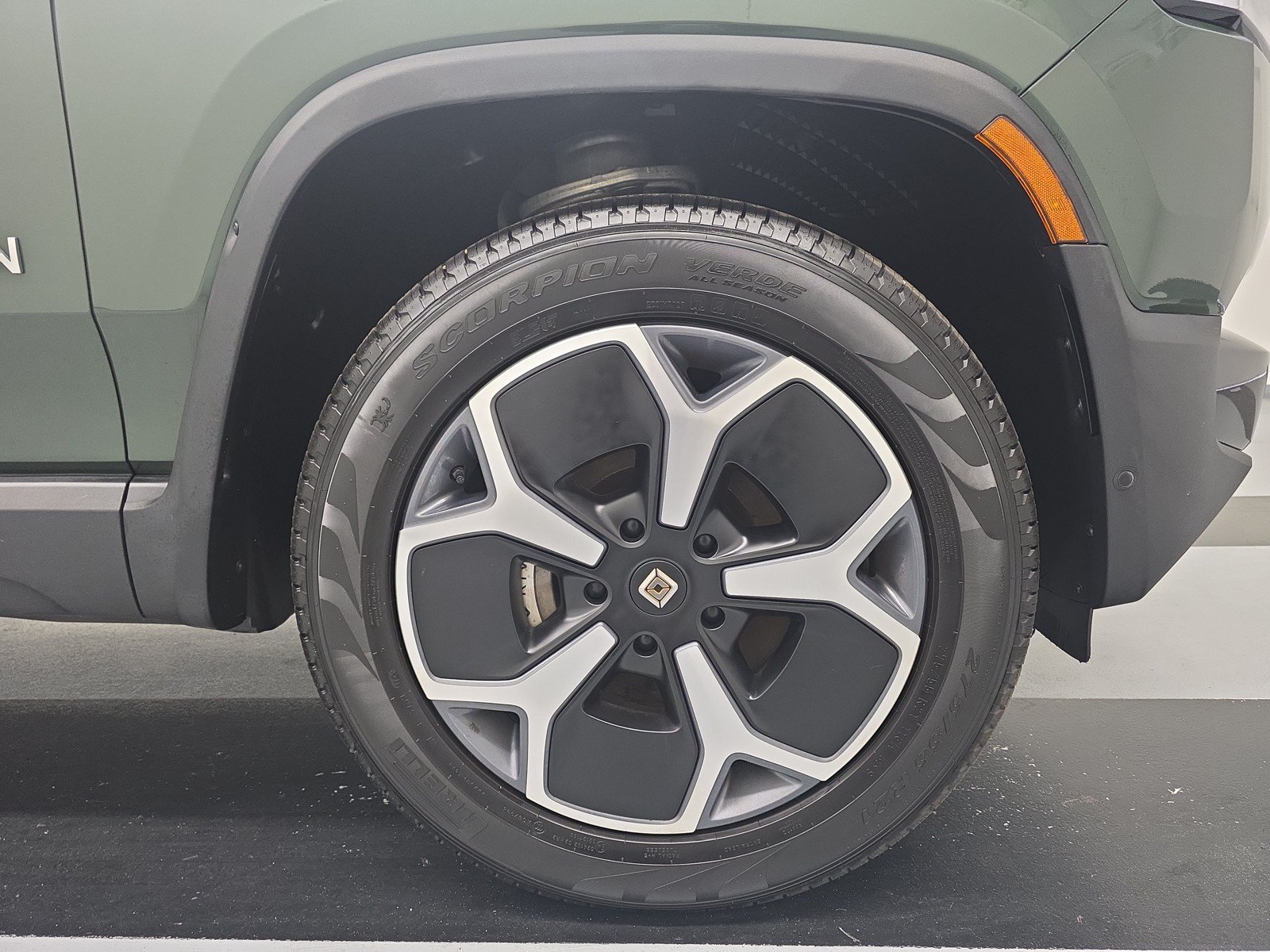 Used 2024 Rivian R1T Adventure AWD/4WD image 11