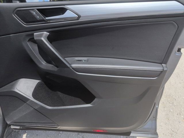 Used 2024 Volkswagen Tiguan S image 33